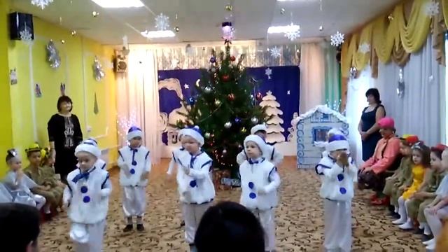 Танец снеговичков 25.12.2017г. смотреть онлайн