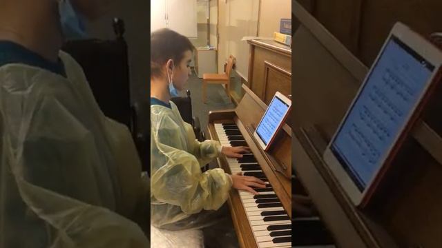 Ayana's playing the Piano at the private Clinic in Heidelberg, Germany смотреть онлайн
