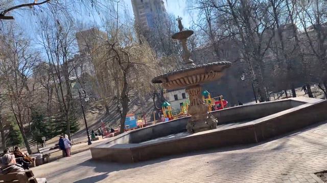 Снесли памятник Чкалову. Гуляю в центре Киева 21.03.2023 смотреть онлайн