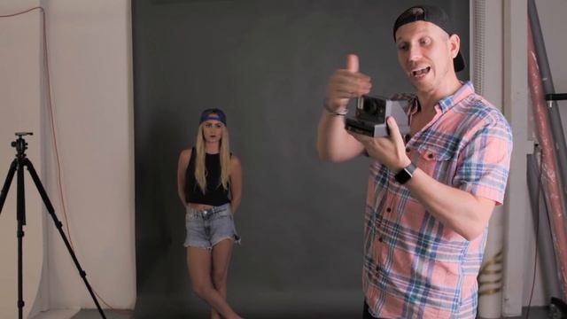 How to use a POLAROID CAMERA correctly - Polaroid OneStep 2 смотреть онлайн