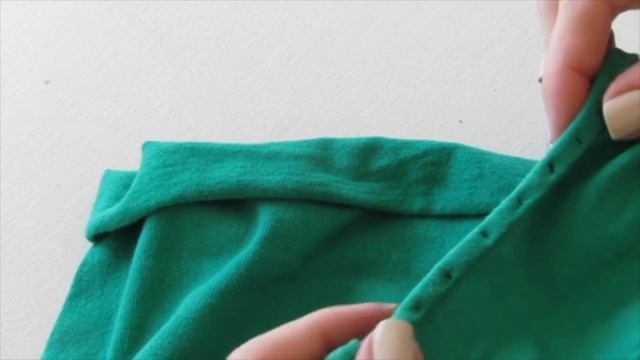 How to sew a whip stitch - Hand sew a whip stitch around a curved collar - Whipped stitches смотреть онлайн