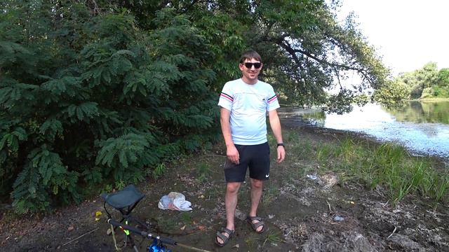 Уловистая снасть и классный поплавок в работе. Рыбалка смотреть онлайн