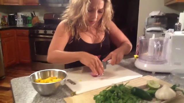 Easy Mango Salsa смотреть онлайн