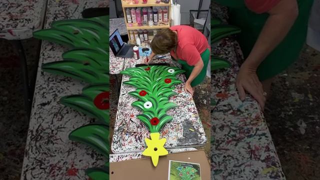 Learn how to paint a Christmas Tree Wooden Yard Sign Decor смотреть онлайн
