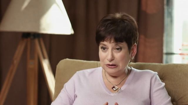 Школа Мам - Как правильно выбрать первую обувь для малыша смотреть онлайн