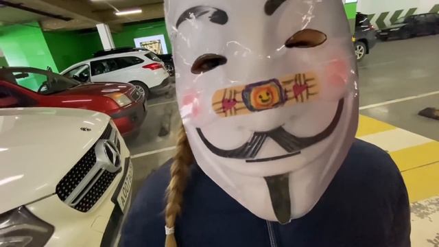 ВЛОГ АЛИСА едет на День Рождения одноклассницы после школы! Выбираем подарок на день рождения! смотреть онлайн