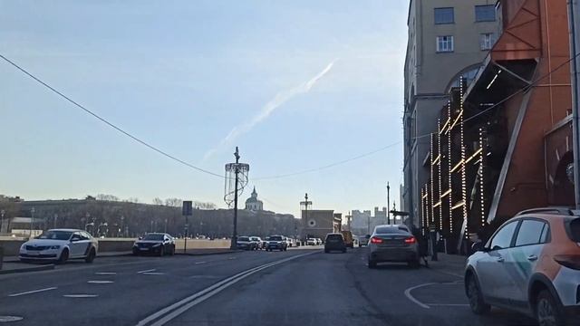 . Москва. Поездка на автомобиле возле Кремля. 6 апреля 2021 г. смотреть онлайн
