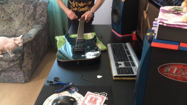 Замена струн на Floyd Rose за 10 минут // Change strings to Floyd Rose in 10 minutes