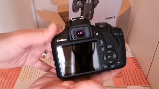 Canon EOS 2000D unboxing + sample pictures 18-55 mm lens смотреть онлайн