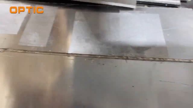 Ручной лазерный сварочный аппарат мощностью 1 кВт для сварки алюминия толщиной 2 мм смотреть онлайн