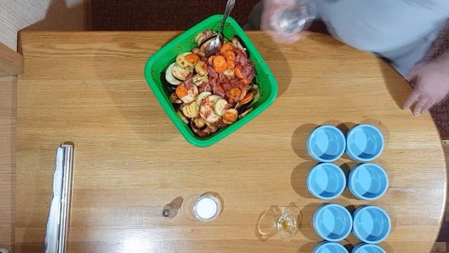 Овощное рагу с мясом в глиняных горшочках смотреть онлайн