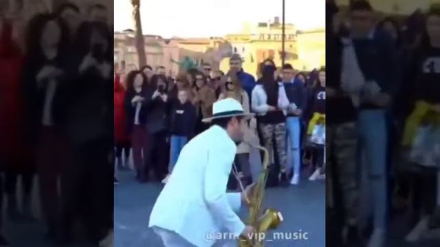 уличный саксофонист смотреть онлайн