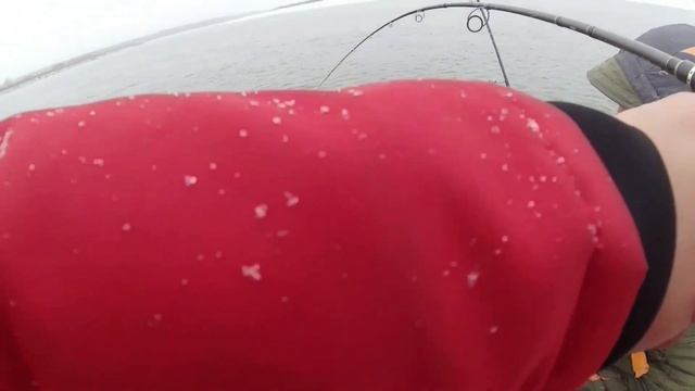3 дня на лодке пвх в мороз. ЭКСТРЕМАЛЬНАЯ РЫБАЛКА. Судак и щука каждый заброс на спиннинг. смотреть онлайн