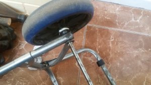 Сумка тележка на колесах сломалось колесо чиним.Ремонт тележки для продуктов.Ремонт сумки на колеса