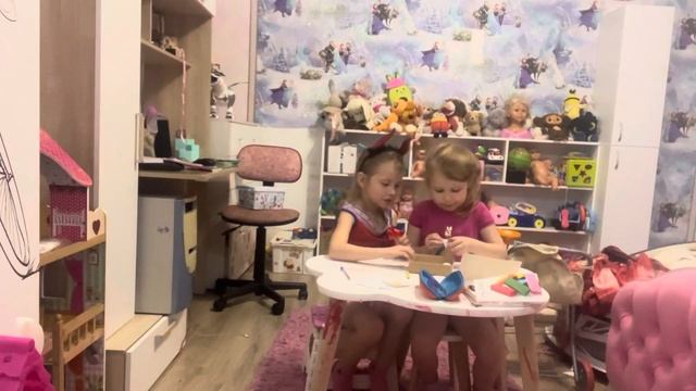 Челлендж кто лучше Нарисует а кто сделает из пластилина от канала / Алиса Мур мяу смотреть онлайн