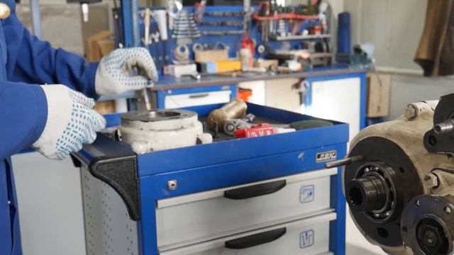 Ремонт моста DANA spicer 357/111/318 от техники Hofmann смотреть онлайн