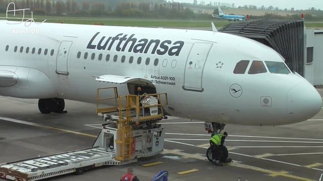 Plane Spotting at Edinburgh Airport from the Terminal | Oct 2022 | Part 2 смотреть онлайн