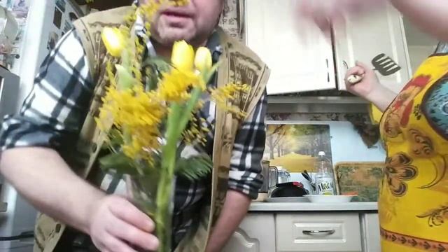 7 марта 2022. Полдень. Купил Наде подарки к восьмому марта. смотреть онлайн