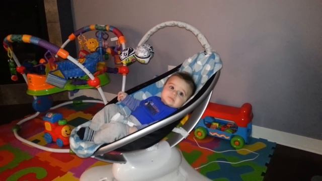 Jeremy is watching Mickey Mouse Clubhouse in his Mamaroo Chair смотреть онлайн