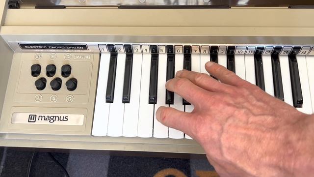 Magnus Portable Chord Organ Vintage 1960s смотреть онлайн