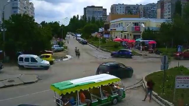 Перекрёсток в Щёлкино, 03.07.2013 - time-lapse с камеры 2 смотреть онлайн
