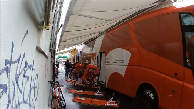 Ilnur Zakarin (Team KATUSHA) warm up Ильнур Закарин разминка смотреть онлайн