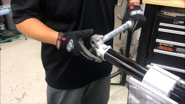 P3011 Axle Bracket Spinner/Holder смотреть онлайн