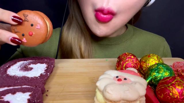ASMR CHRISTMAS MACARON ROLL CAKE 크리스마스 마카롱, 롤케익 먹방  EATING SOUND MUKBANG