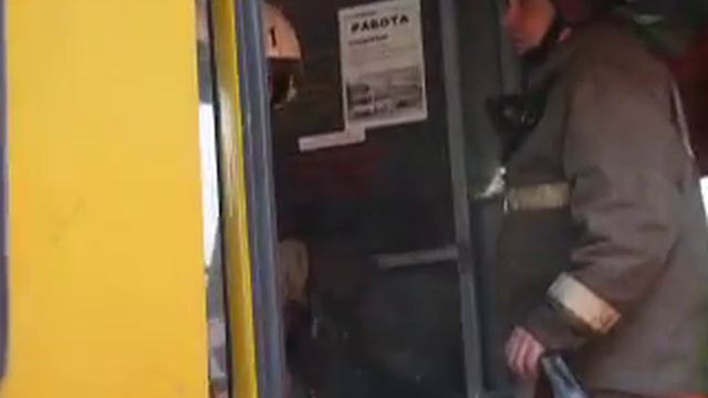 Трамвай №1 загорелся в центре Барнаула. смотреть онлайн