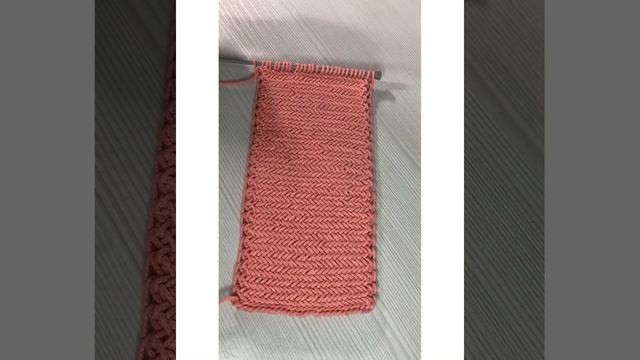 Маленькая сумочка для телефона спицами своими руками . смотреть онлайн