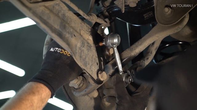 Kaip pakeisti galiniai stabilizatoriaus traukė VW TOURAN 1 (1T1, 1T2) [AUTODOC PAMOKA] смотреть онлайн