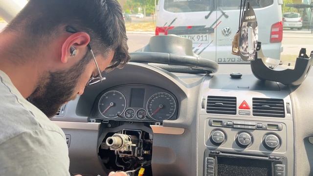 будни автоключника 15 / замена замка зажигания Volkswagen Touran / ВАГ Группа смотреть онлайн