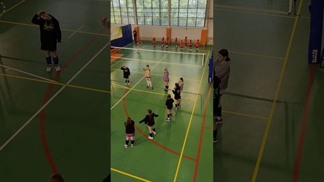 Волейбол. Разминка перед игрой. смотреть онлайн