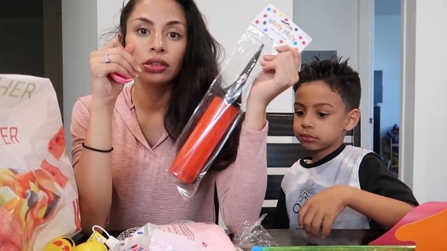 99 CENT STORE PRODUCT TESTING! Using Easter EMOJI eggs & a giant bubble wand! смотреть онлайн