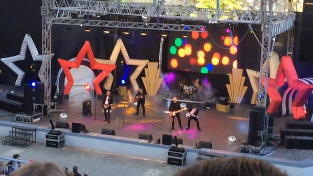 CZERWONE GITARY - Nikt Na Świecie Nie Wie - Kielce, Roztańczona Kadzielnia (6.05.18) | DAMIANOWY смотреть онлайн