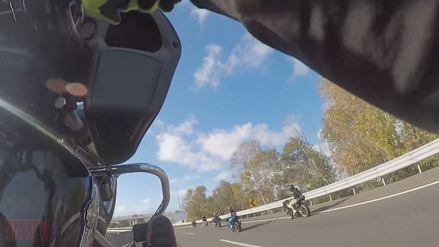 AMAZING Harley Davidson Bagger WHEELIES On Highway H-D DRIFTING Harley STUNTS WHEELIE DRIFT Video смотреть онлайн