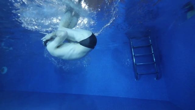 How To Do A Flip Turn When Swimming | Tumble Turn Step-By-Step Guide! смотреть онлайн