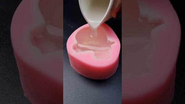 Литье акрила в силиконовые формы. Acrylic casting in silicone moldes. смотреть онлайн