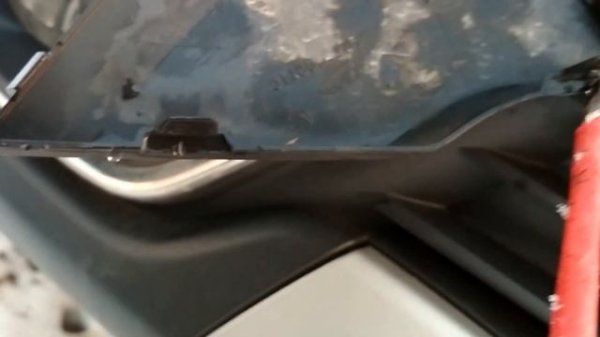 РЕНО ЛОГАН СТЕПВЕЙ.ЗАГЛУШКИ БАМПЕРА. Буксировочный крюк, заглушки двери.