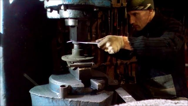 ДИФОВКА ЛИСТОВОГО МЕТАЛЛА НА ПНЕВМОМОЛОТЕ, !!! Working With Sheet Metal Die Arbeit Mit Blech Metall