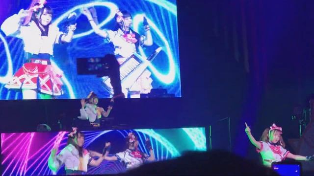 「Look at me♡」Happy Around! 4th LIVE「Happy Presentation!」夜公演より смотреть онлайн