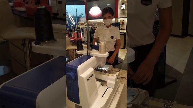 Как вышивает вышивальная машина Brother VR смотреть онлайн