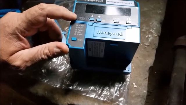 подключение и проверка контроллера Honeywell RM7800 смотреть онлайн