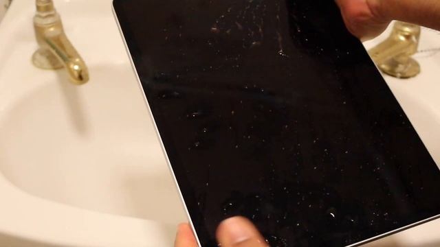 iPad Pro M1 2021 - Water Test смотреть онлайн