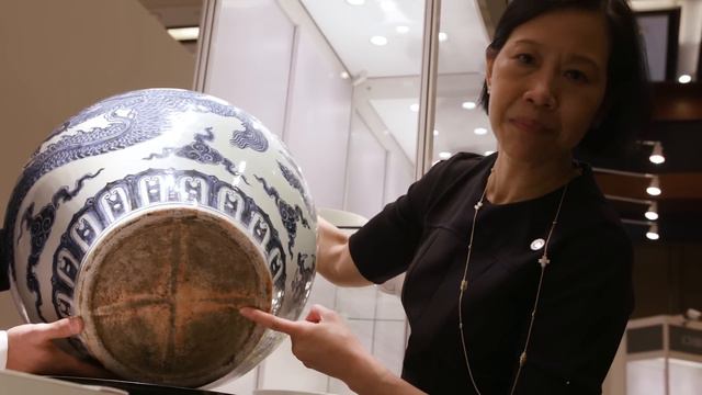 The Priceless Ming Jar Used as an Umbrella Stand | Christie's смотреть онлайн