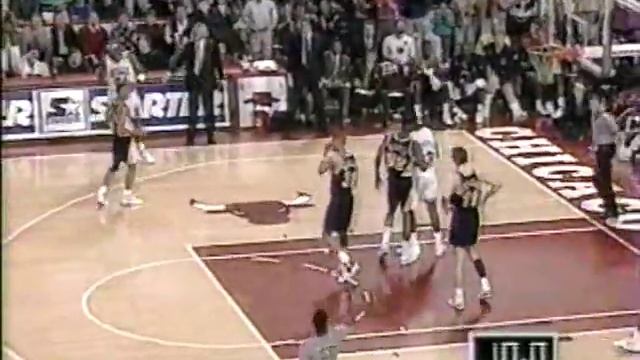 Michael Jordan Game Saving Block on Reggie Miller смотреть онлайн