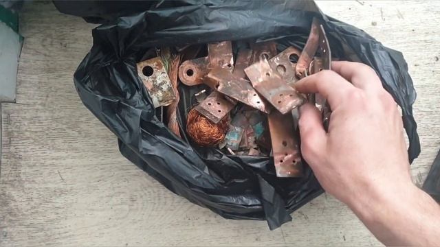 ОБЖИГАЮ МЕДЬ.Добыл немного техсеребра. смотреть онлайн