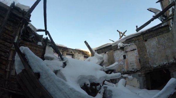 Заброшенное здание на пл.Сибиряков -Гвардейцев. Новосибирск.