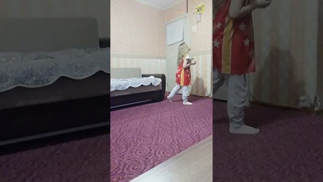 Мы с сестрой тренируемся дома смотреть онлайн