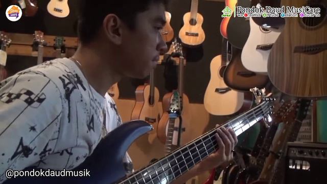 Nyobain Bass Elektrik Cort Curbow 5 Strings - Samuel Song II at Pondok Daud Musicare смотреть онлайн